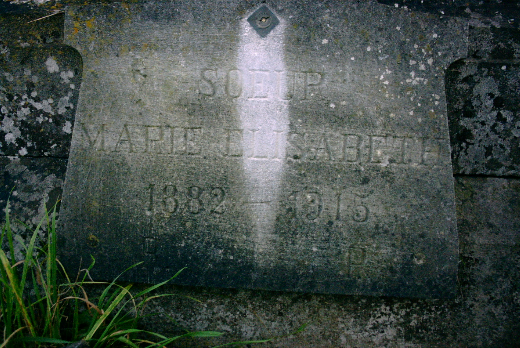 Plaque funéraire de Sœur Marie Élisabeth · « Sœur Marie Elisabeth — 1882–1915 ».